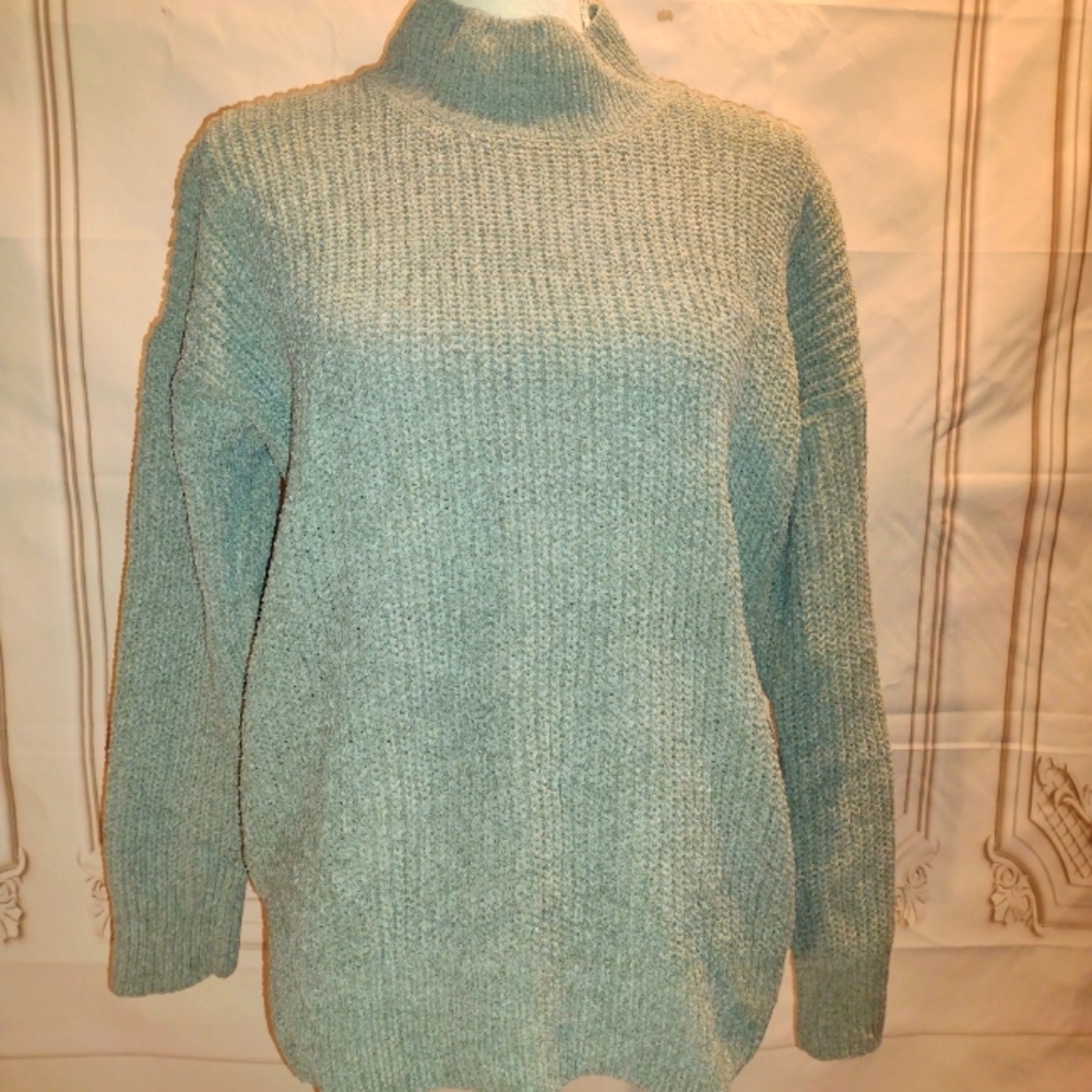 Hippie Rose light green sweater size medium